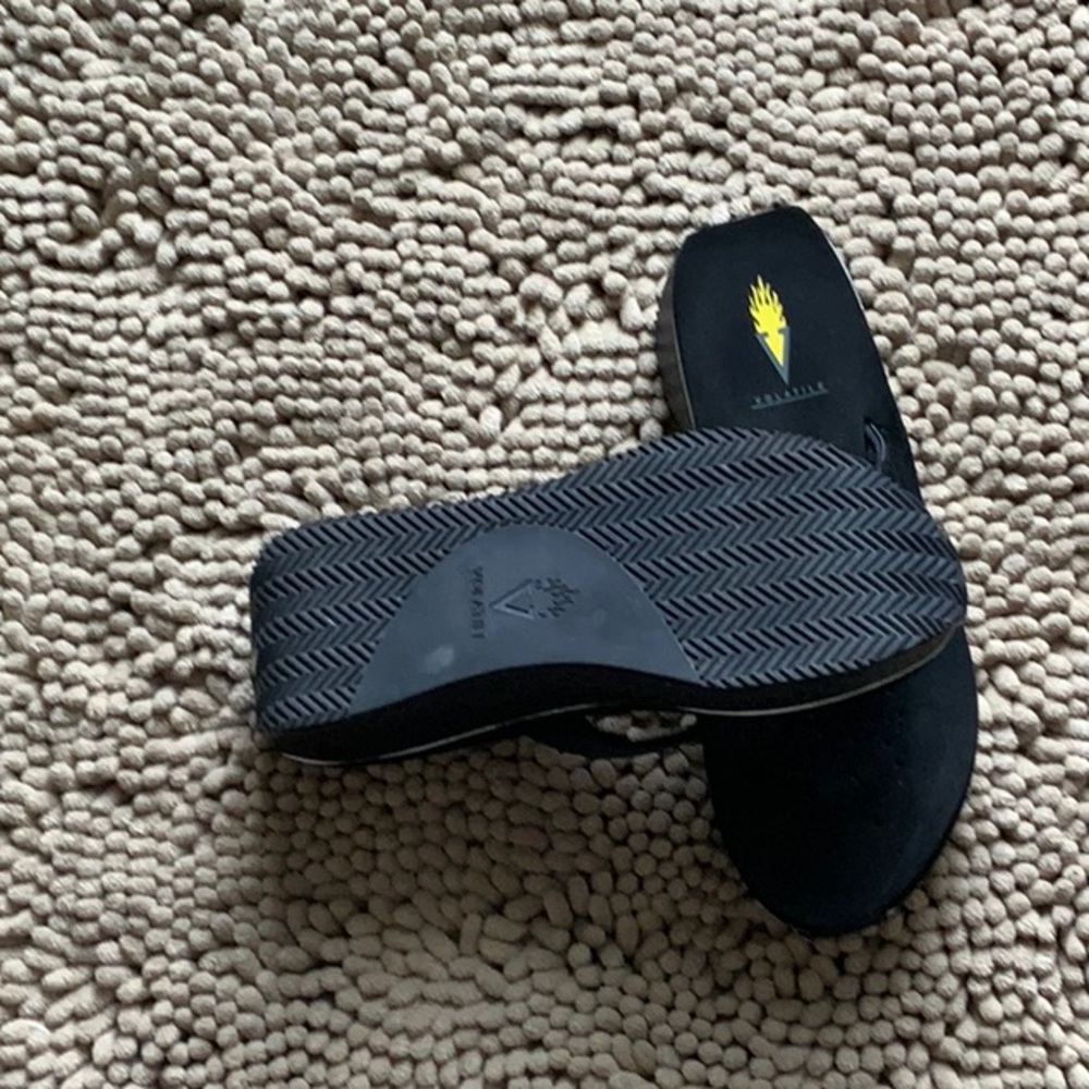 Black Flip-Flop Sandals - Picture 3 of 3
